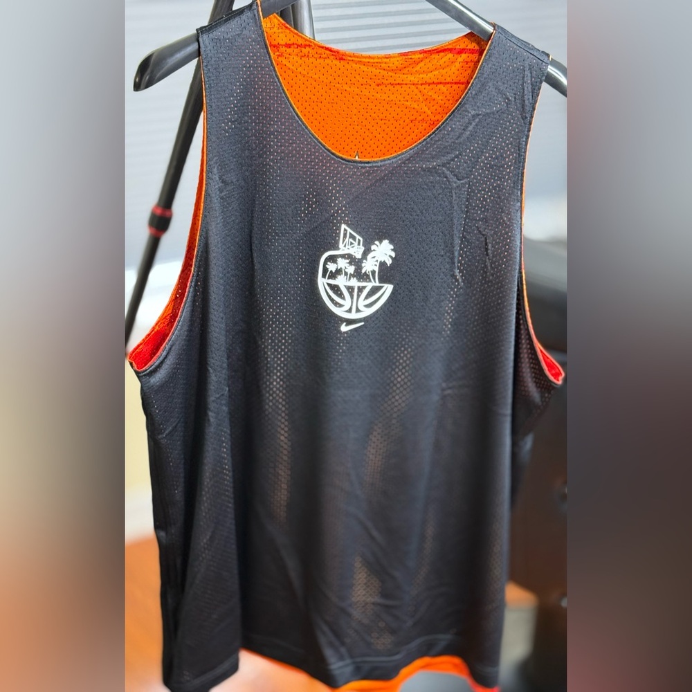 Gorgeous Nike Basketball Training Top!!!